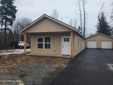 New Construction! Buy now and pick you colors.. Spacious on Sandpoint Elks Golf Course in Idaho - for sale on GolfHomes.com, golf home, golf lot