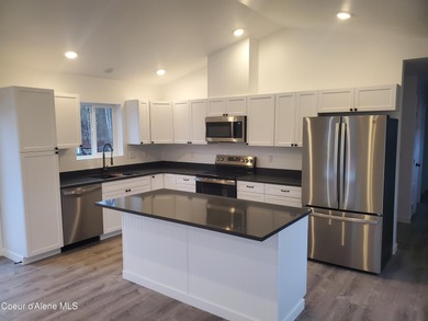 New Construction! Buy now and pick you colors.. Spacious on Sandpoint Elks Golf Course in Idaho - for sale on GolfHomes.com, golf home, golf lot