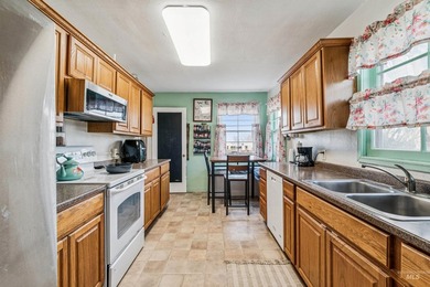 Delightful bungalow-style home filled with character and on Fairview Golf Course in Idaho - for sale on GolfHomes.com, golf home, golf lot