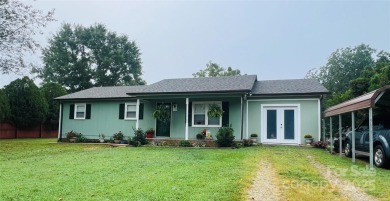 This charming, move-in ready home boasts a recently remodeled on Lakewood Golf Club in North Carolina - for sale on GolfHomes.com, golf home, golf lot