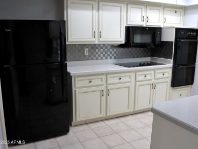 Centrally located in the heart of Sun City. 
This 2 bedroom 2 on Sun City Lakes West and East in Arizona - for sale on GolfHomes.com, golf home, golf lot