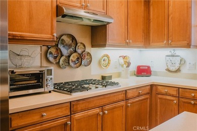 Welcome to this beautifully maintained 2-bedroom, 2-bath home on River Oaks Golf Course in California - for sale on GolfHomes.com, golf home, golf lot