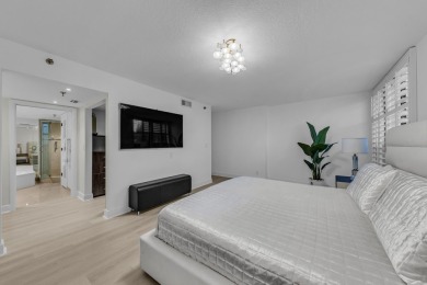 PRICED TO SELL. Bring your offers! At almost 2500 sqft of living on Boca Pointe Country Club in Florida - for sale on GolfHomes.com, golf home, golf lot