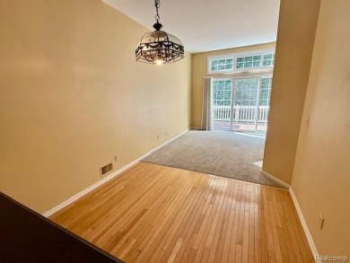 WELCOME TO THIS GREAT CAPE COD CONDO IN THE LINKS OF PHEASANT on Pheasant Run Golf Club in Michigan - for sale on GolfHomes.com, golf home, golf lot