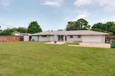 This amazing house is located close to  Lake Lewisville and Lake on Lake Park Golf Course in Texas - for sale on GolfHomes.com, golf home, golf lot