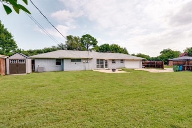 This amazing house is located close to  Lake Lewisville and Lake on Lake Park Golf Course in Texas - for sale on GolfHomes.com, golf home, golf lot
