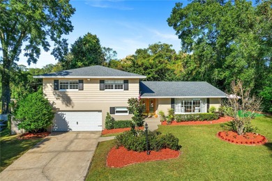 This 4-bed 3 bathroom home in Longwood offers multi-generational on Rolling Hills Golf Club in Florida - for sale on GolfHomes.com, golf home, golf lot