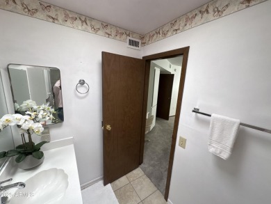 MOTIVATED SELLER, willing to CREDIT $5k at closing!!! This very on Sun City Lakes West and East in Arizona - for sale on GolfHomes.com, golf home, golf lot
