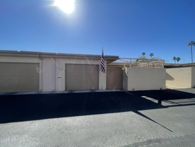 MOTIVATED SELLER, willing to CREDIT $5k at closing!!! This very on Sun City Lakes West and East in Arizona - for sale on GolfHomes.com, golf home, golf lot