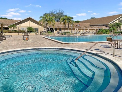 This END UNIT with 2 BEDROOMS, 2 FULL BATHS condo that includes on Highland Lakes Executive Golf Course in Florida - for sale on GolfHomes.com, golf home, golf lot