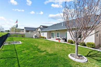 Gorgeous custom built home on the 9th Fairway of Red Hawk Golf on Hunters Point Golf Club in Idaho - for sale on GolfHomes.com, golf home, golf lot