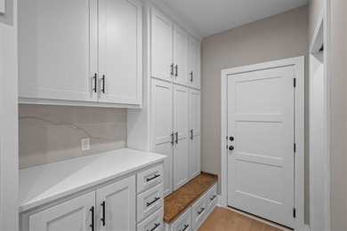 Simplify your life with an ALL NEW MAINTENANCE PROVIDED CUSTOM on Lakewood Oaks Golf Club, Ltd. in Missouri - for sale on GolfHomes.com, golf home, golf lot