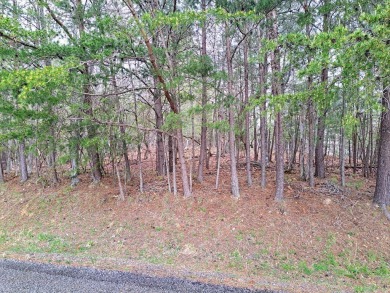 Beautiful lot with a gentle slope, ideal for building your dream on Heatherhurst Golf Course in Tennessee - for sale on GolfHomes.com, golf home, golf lot