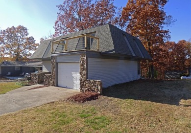 Totally Remodeled House with Lots of Space! This 2,000 square on Cherokee Village South Course in Arkansas - for sale on GolfHomes.com, golf home, golf lot