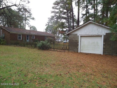 This spacious 3 bedroom 2 bath home showcases beautiful hardwood on Bayview Golf Course in North Carolina - for sale on GolfHomes.com, golf home, golf lot