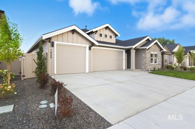 Thoughtfully designed single-level floor plan offers 3 bedrooms on Hunters Point Golf Club in Idaho - for sale on GolfHomes.com, golf home, golf lot