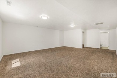 Beautifully maintained twinhome in the Woodland Hill subdivision on Sand Creek Golf Course in Idaho - for sale on GolfHomes.com, golf home, golf lot