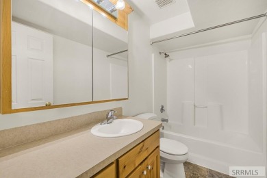 Beautifully maintained twinhome in the Woodland Hill subdivision on Sand Creek Golf Course in Idaho - for sale on GolfHomes.com, golf home, golf lot