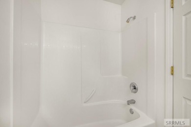 Beautifully maintained twinhome in the Woodland Hill subdivision on Sand Creek Golf Course in Idaho - for sale on GolfHomes.com, golf home, golf lot