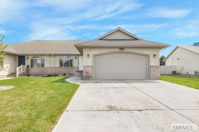Beautifully maintained twinhome in the Woodland Hill subdivision on Sand Creek Golf Course in Idaho - for sale on GolfHomes.com, golf home, golf lot