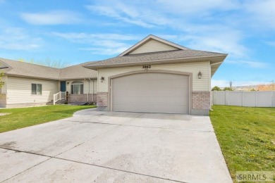 Beautifully maintained twinhome in the Woodland Hill subdivision on Sand Creek Golf Course in Idaho - for sale on GolfHomes.com, golf home, golf lot