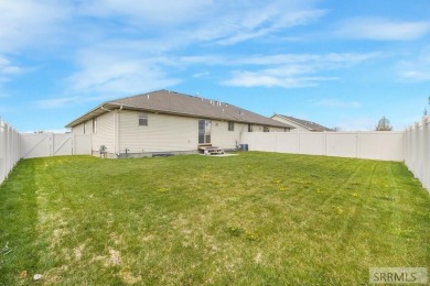 Beautifully maintained twinhome in the Woodland Hill subdivision on Sand Creek Golf Course in Idaho - for sale on GolfHomes.com, golf home, golf lot
