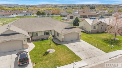 Beautifully maintained twinhome in the Woodland Hill subdivision on Sand Creek Golf Course in Idaho - for sale on GolfHomes.com, golf home, golf lot