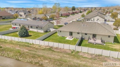Beautifully maintained twinhome in the Woodland Hill subdivision on Sand Creek Golf Course in Idaho - for sale on GolfHomes.com, golf home, golf lot