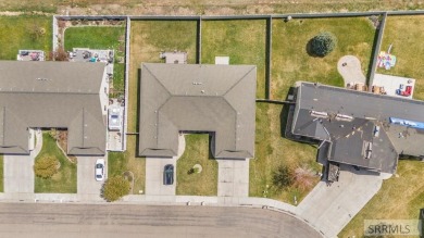 Beautifully maintained twinhome in the Woodland Hill subdivision on Sand Creek Golf Course in Idaho - for sale on GolfHomes.com, golf home, golf lot