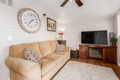Your gorgeous new furnished home has 2 bedrooms and 1 bath plus on Viewpoint Golf Resort in Arizona - for sale on GolfHomes.com, golf home, golf lot