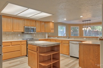 Nestled in a quiet culdesac, you will love coming home to your on Eagle Hills Golf Course in Idaho - for sale on GolfHomes.com, golf home, golf lot