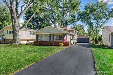 Check out this well kept home in beautiful Glen Ellyn! Updated on Village Links of Glen Ellyn in Illinois - for sale on GolfHomes.com, golf home, golf lot