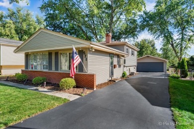 Check out this well kept home in beautiful Glen Ellyn! Updated on Village Links of Glen Ellyn in Illinois - for sale on GolfHomes.com, golf home, golf lot