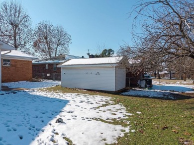 Welcome to your private retreat! This charming 3-bedroom on Ben Geren Regional Park Golf Courses in Arkansas - for sale on GolfHomes.com, golf home, golf lot