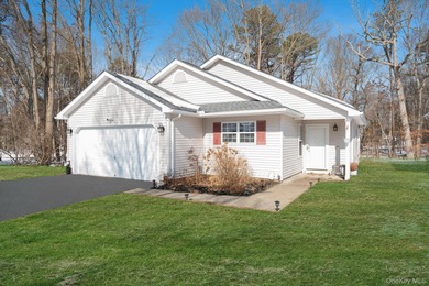 Welcome to this beautifuly maintained, 3 bedroom, 2 bath on Spring Lake Golf Club - Thunderbird in New York - for sale on GolfHomes.com, golf home, golf lot