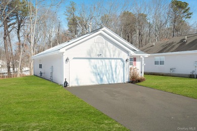 Welcome to this beautifuly maintained, 3 bedroom, 2 bath on Spring Lake Golf Club - Thunderbird in New York - for sale on GolfHomes.com, golf home, golf lot