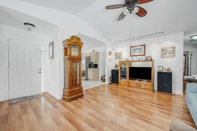 Welcome to this beautifuly maintained, 3 bedroom, 2 bath on Spring Lake Golf Club - Thunderbird in New York - for sale on GolfHomes.com, golf home, golf lot