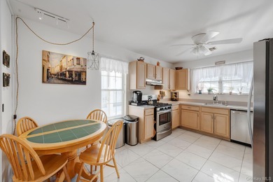 Welcome to this beautifuly maintained, 3 bedroom, 2 bath on Spring Lake Golf Club - Thunderbird in New York - for sale on GolfHomes.com, golf home, golf lot