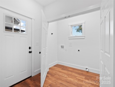 Welcome Home to Style, Comfort, and Location! This stunning on Waynesville Country Club Inn in North Carolina - for sale on GolfHomes.com, golf home, golf lot