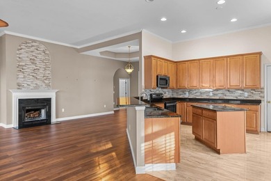 Well maintained single level 3 bedroom, 2.5 bathroom home on Arrowhead Country Club in South Carolina - for sale on GolfHomes.com, golf home, golf lot