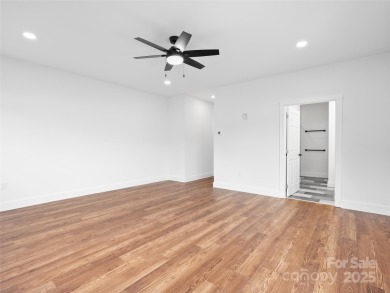 Welcome Home to Style, Comfort, and Location! This stunning on Waynesville Country Club Inn in North Carolina - for sale on GolfHomes.com, golf home, golf lot