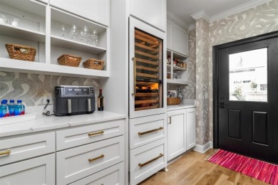 IF YOU EVER WANTED TO LIVE AND ENJOY THE LIFESTYLE AT THE on Marietta Country Club in Georgia - for sale on GolfHomes.com, golf home, golf lot
