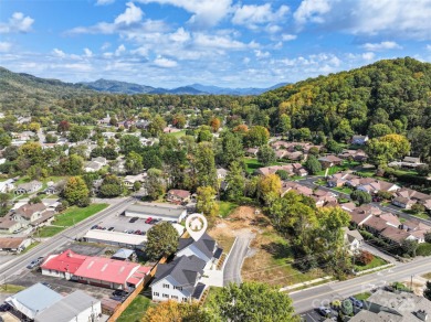 Welcome Home to Style, Comfort, and Location! This stunning on Waynesville Country Club Inn in North Carolina - for sale on GolfHomes.com, golf home, golf lot