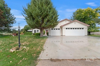 Beautiful home, amazing location!   Directly across from Purple on Purple Sage Golf Course in Idaho - for sale on GolfHomes.com, golf home, golf lot