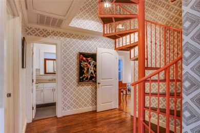 Take in breathtaking, unobstructed sunsets from this charming on Stevens Park Golf Course in Texas - for sale on GolfHomes.com, golf home, golf lot