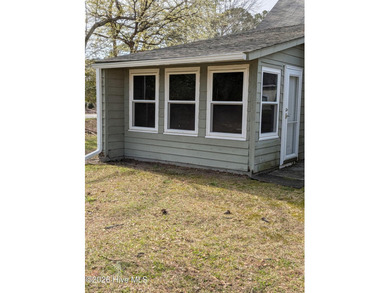 Lovely townhouse in River Bend, end unit on quiet street. Two on River Bend Golf and Country Club in North Carolina - for sale on GolfHomes.com, golf home, golf lot