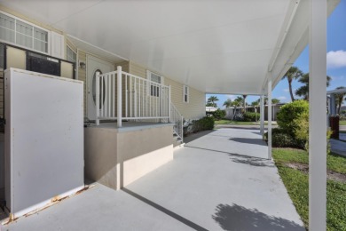 This 2005 home with 1,706sq ft of living space features the on Maple Leaf Golf and Country Club in Florida - for sale on GolfHomes.com, golf home, golf lot