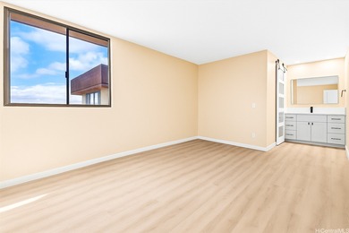 Move-in ready! This beautifully renovated 3-bedroom, 2-bathroom on Pearl Country Club in Hawaii - for sale on GolfHomes.com, golf home, golf lot