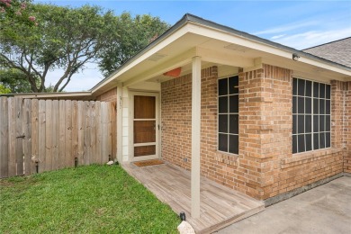 It's a rare treat to find a spacious single level home in on Northshore Country Club in Texas - for sale on GolfHomes.com, golf home, golf lot