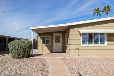 Welcome to comfortable, carefree living in the heart of the on Sun Lakes Country Club in Arizona - for sale on GolfHomes.com, golf home, golf lot